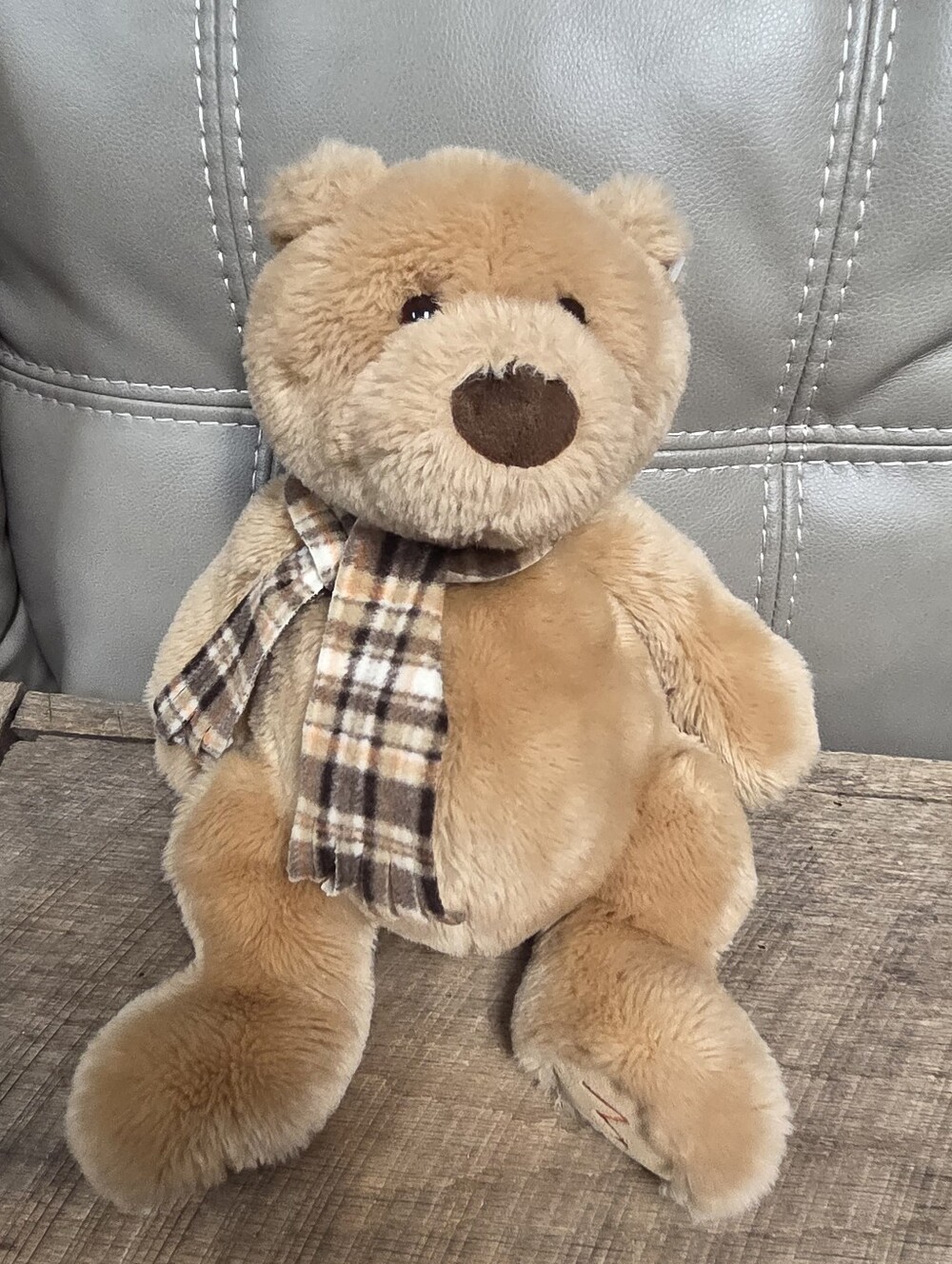 Vintage Gund "Hug Me" Plaid Scarf Plush Bear (model #41280) Bin 1F